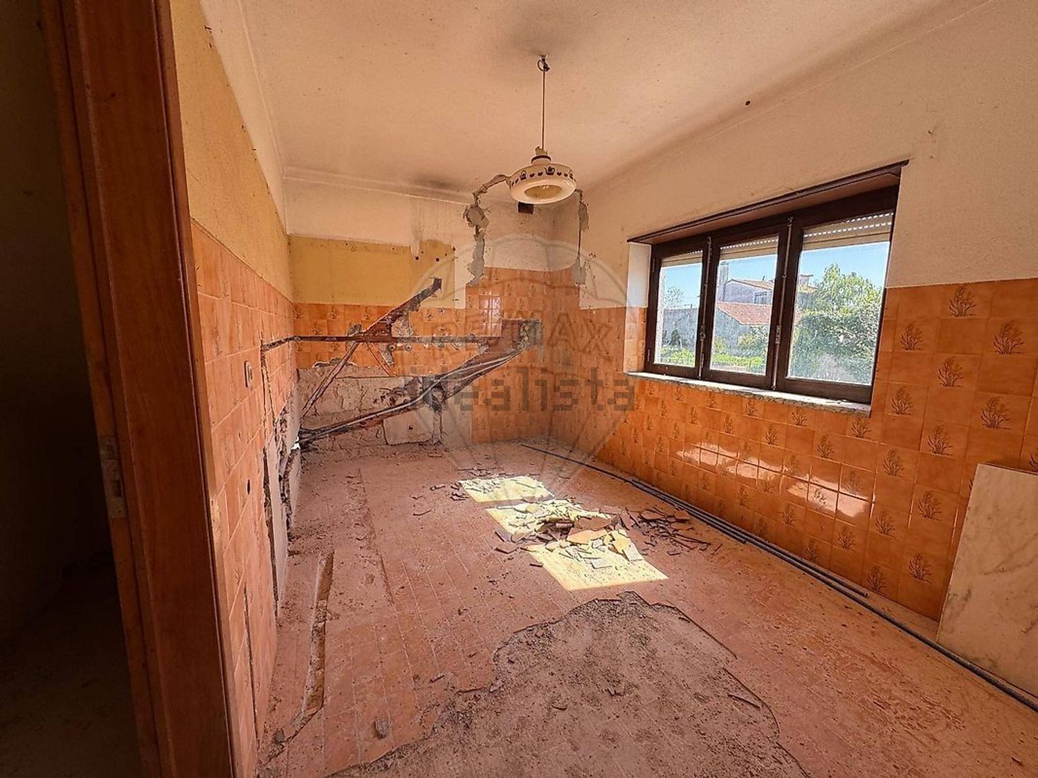 小楼房或独栋别墅出售在Lamas e Cercal - 照片