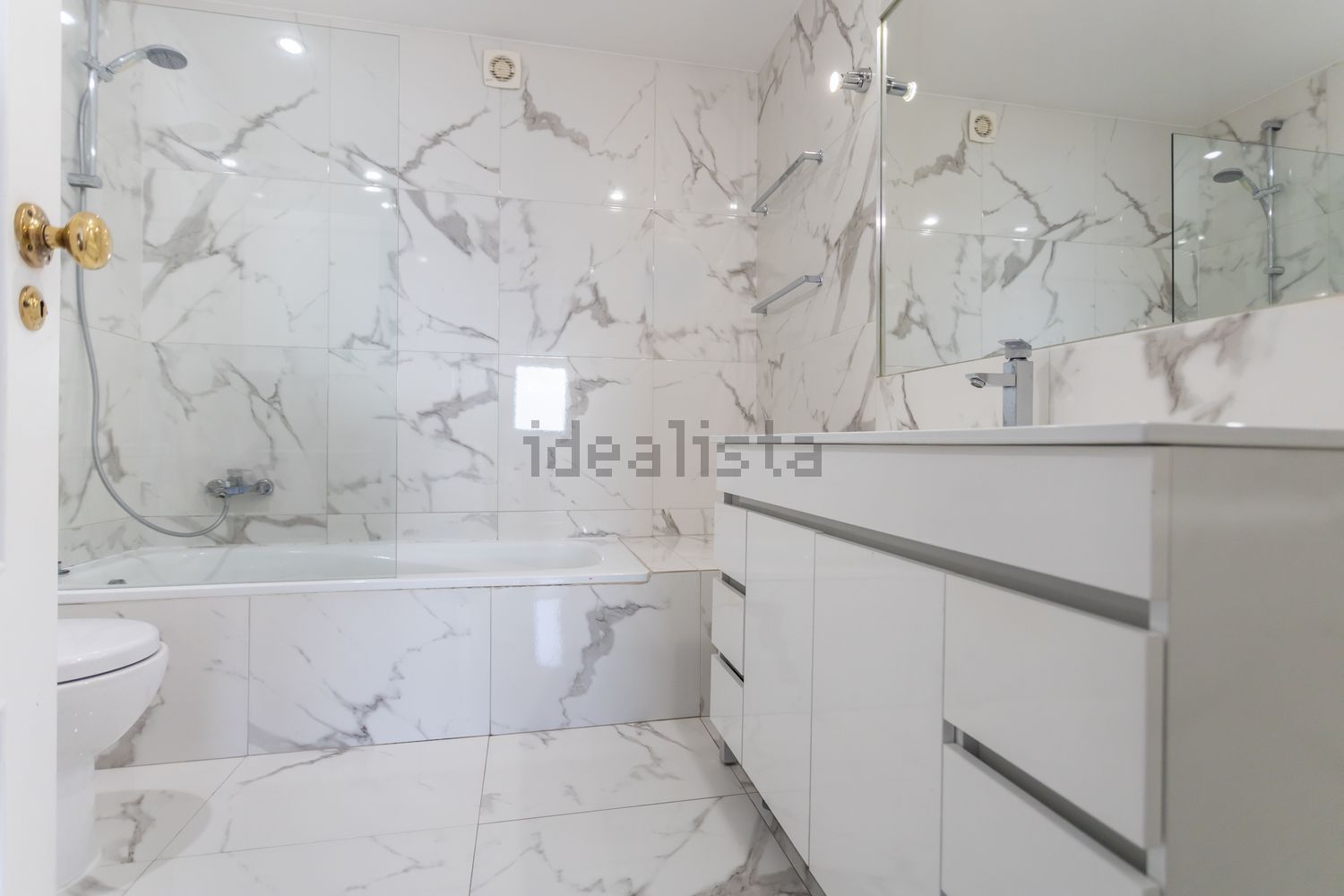 出租顶层公寓在Rua Padre Américo - 卫生间