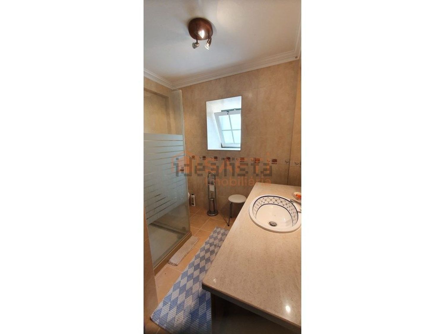 小楼房或独栋别墅出售在São Bartolomeu dos Galegos e Moledo - 卫生间