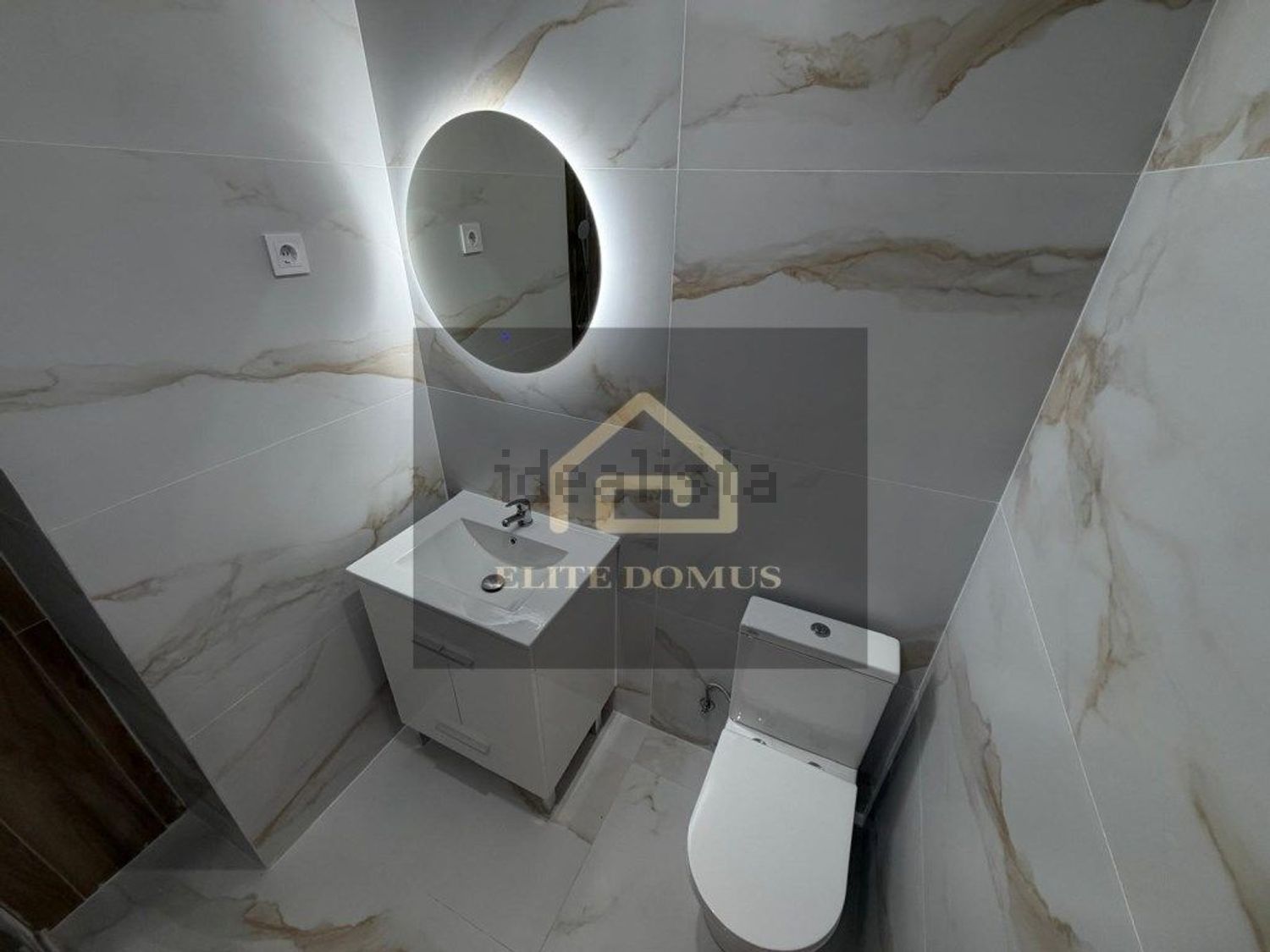 公寓 t2出售在Rua Jaime Martins Barata - 卫生间