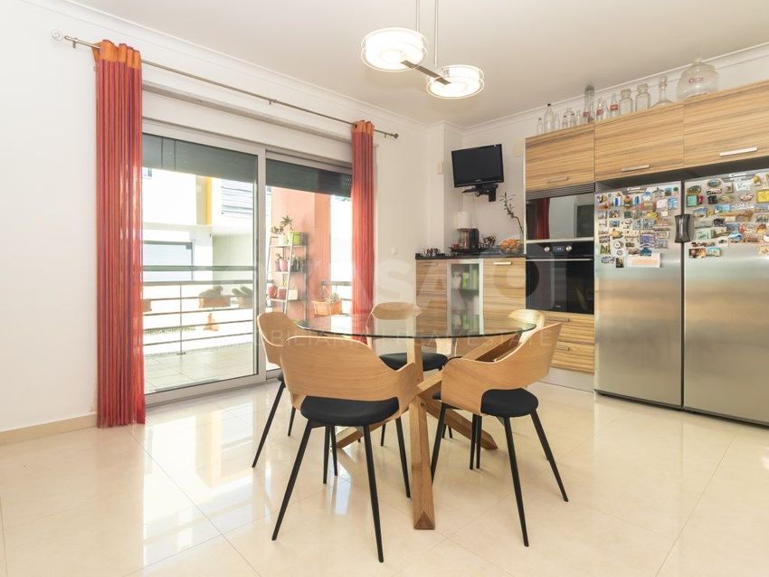 联排别墅出售在Rua Luís de Ataíde