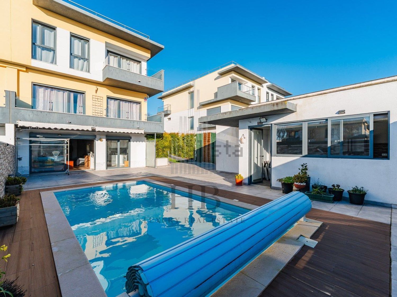 双拼别墅出售São João Das Lampas - 游泳池