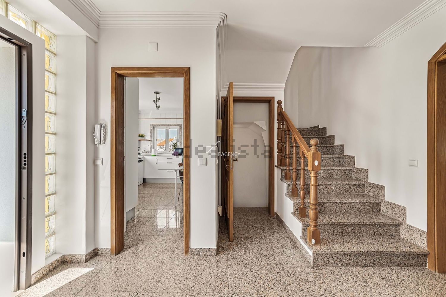 小楼房或独栋别墅出售在Rua Mar da Palha - 详情