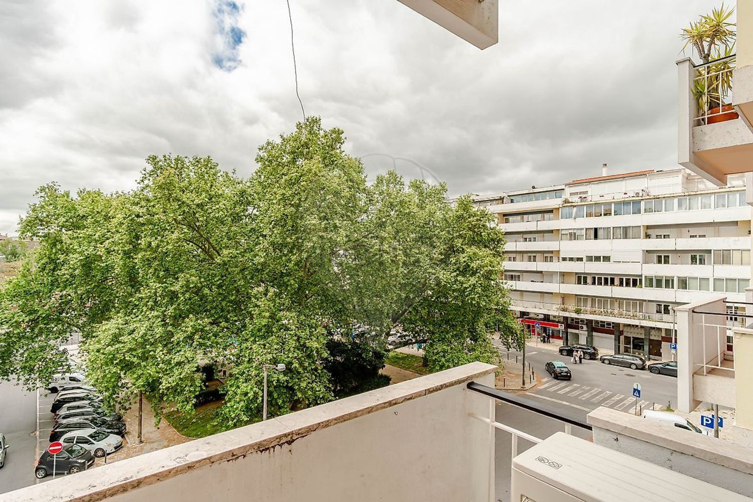 公寓 t3出售在Praça Rainha Santa - 阳台