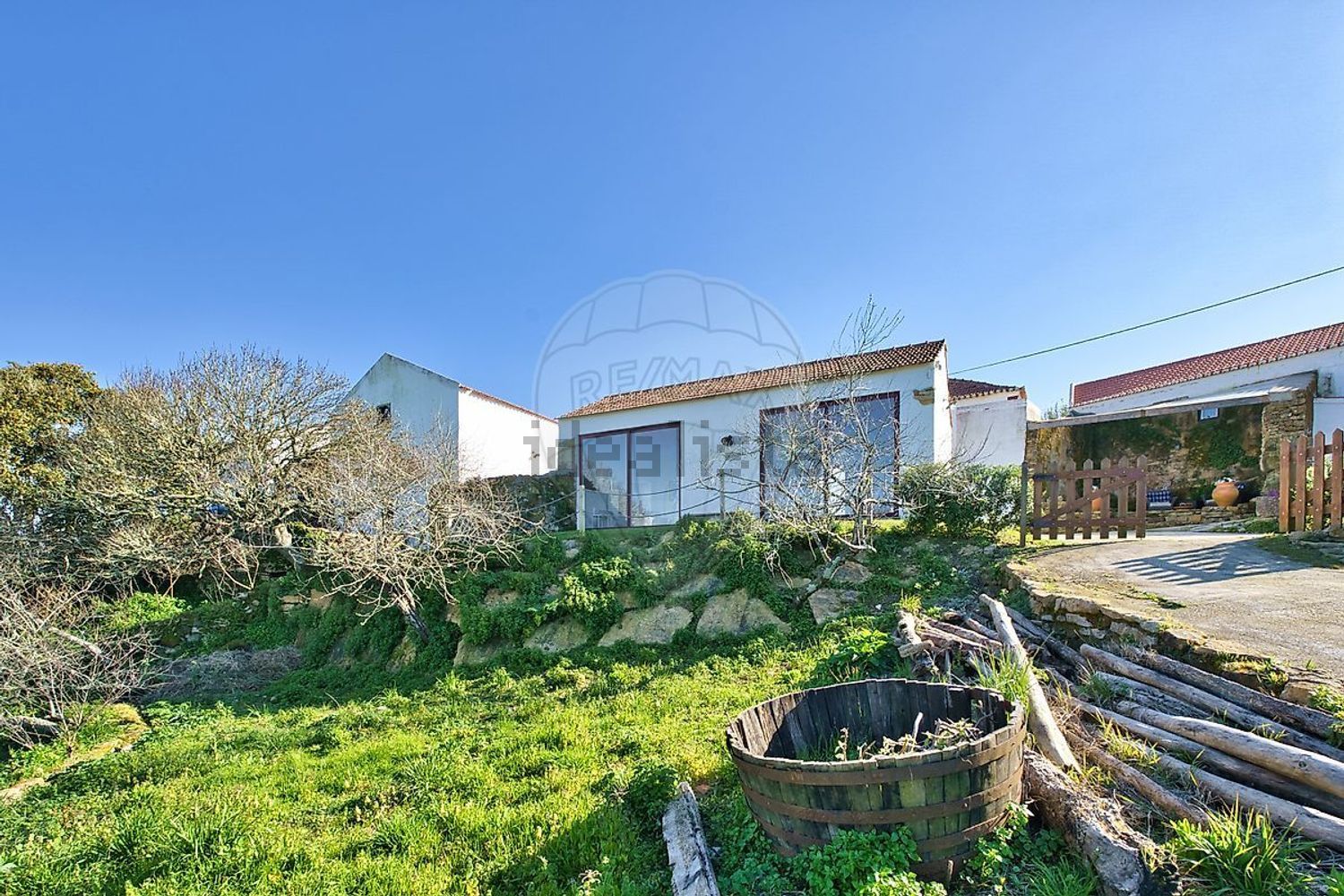 小楼房或独栋别墅出售在Rua da Liberdade - 外立面