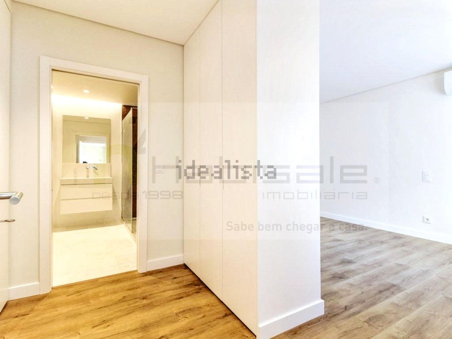 公寓 t4出售在Rua Almirante Gago Coutinho, 58 a - 过道