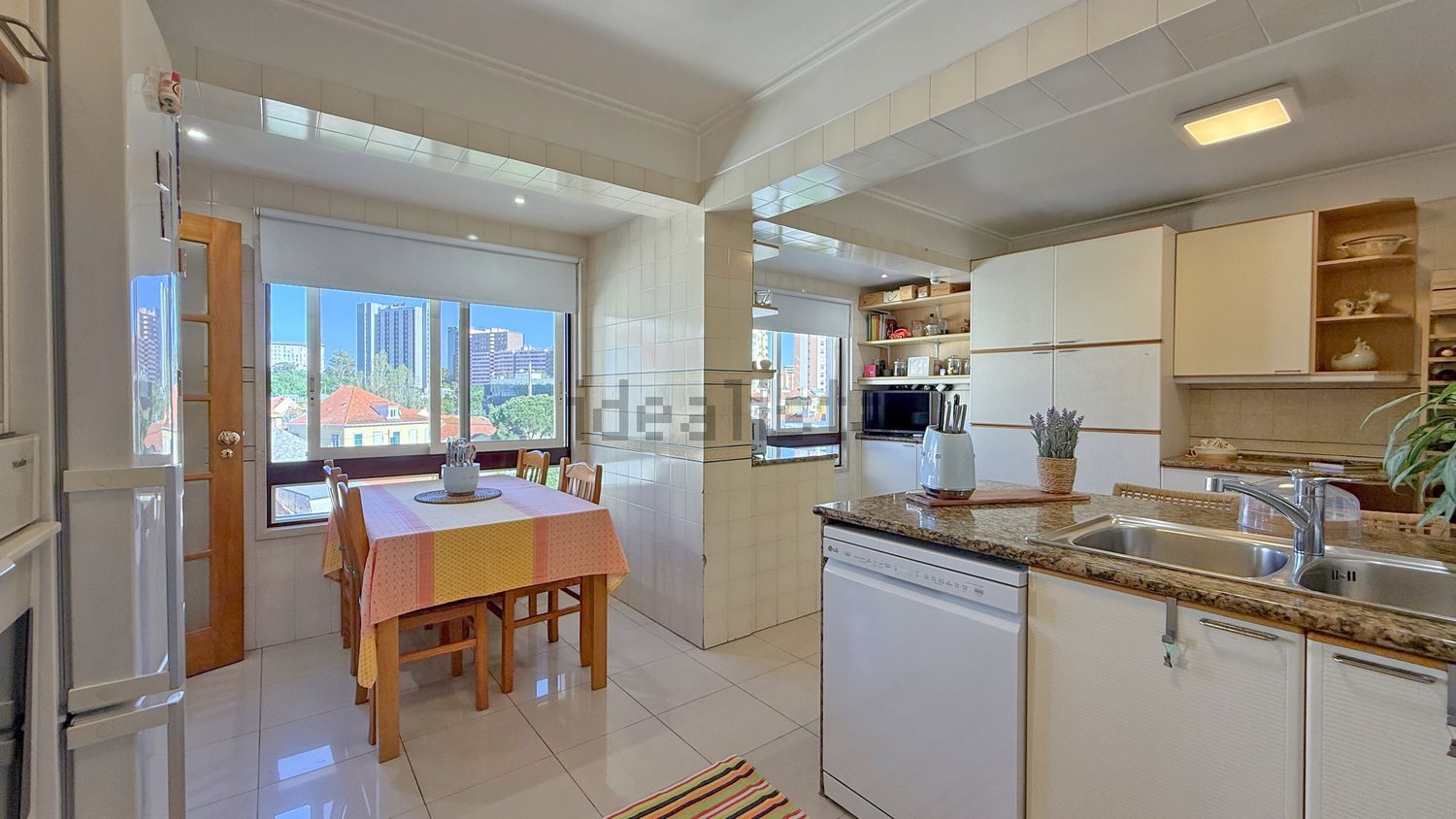 公寓 t6出售在Rua José Afonso, 10 - 厨房