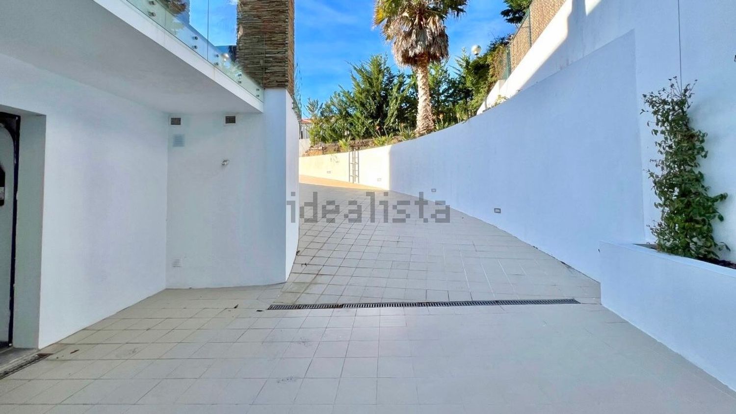 小楼房或独栋别墅出售在Rua Mato das Cruzadas - 停车位