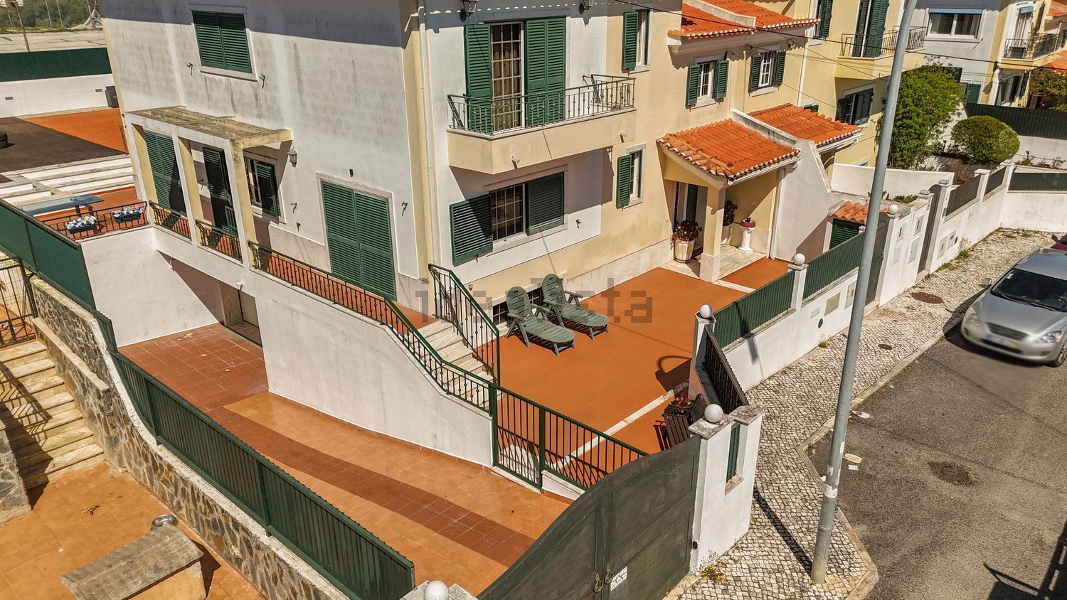 双拼别墅出售在Rua Primeiro de Maio, 3 - 游泳池