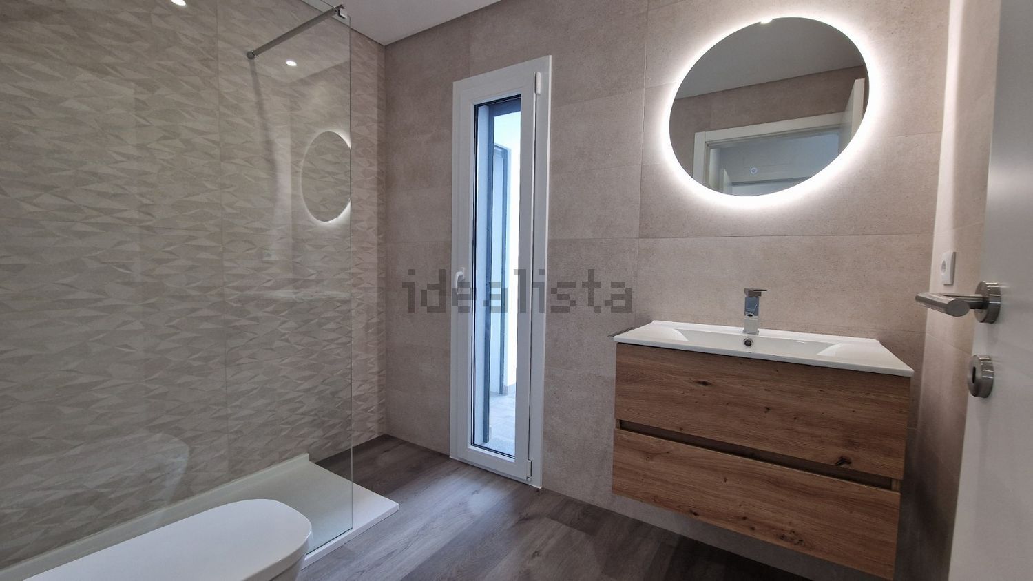 小楼房或独栋别墅出售在Rua Infante Dom Henrique, 79 - 卫生间