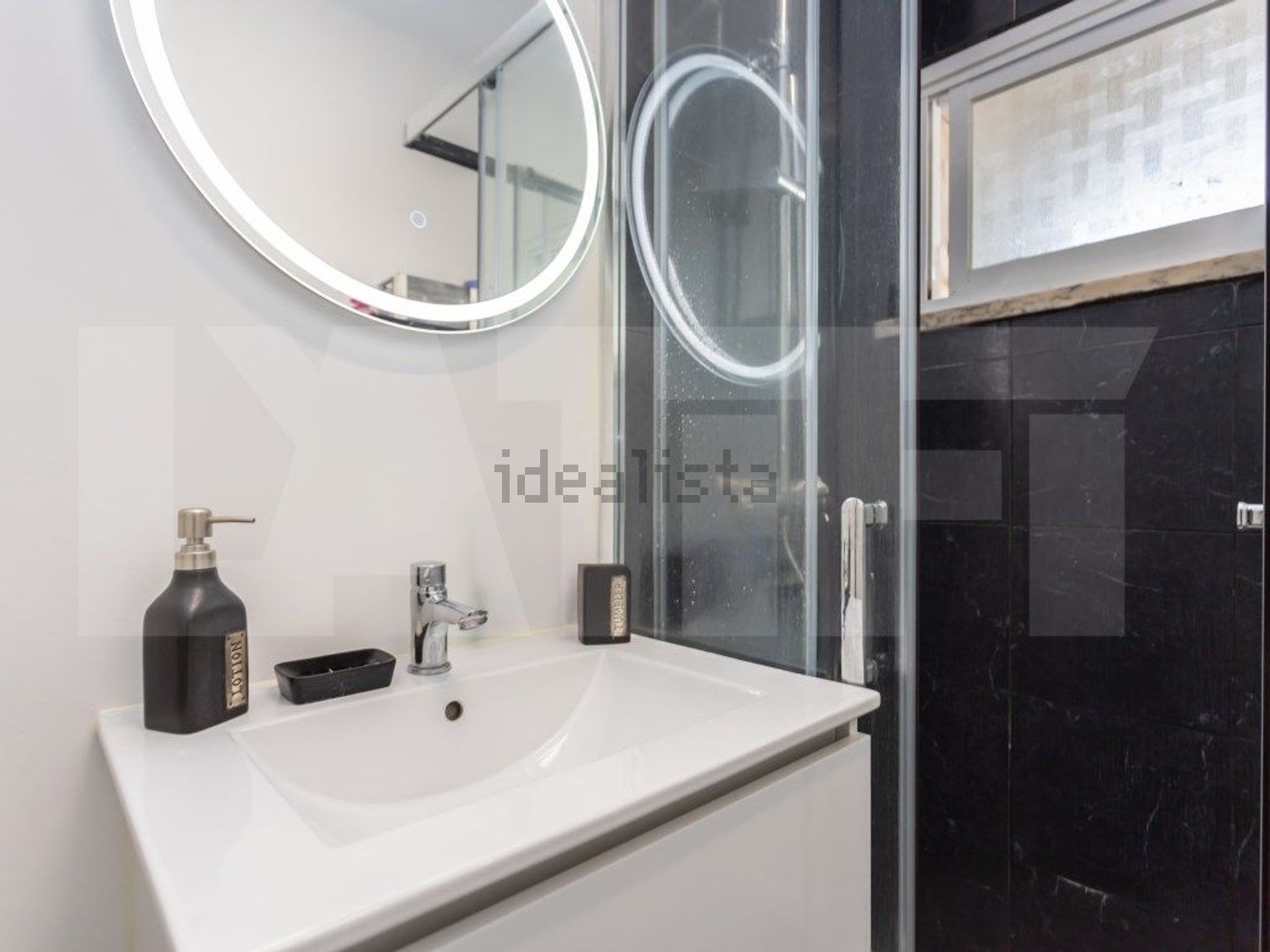 公寓 t3出售在Rua Professor Egas Moniz - 卫生间