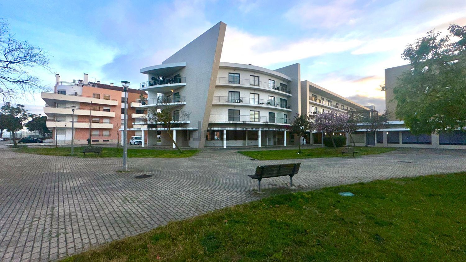 公寓 t4出售在Avenida Natália Correia - 外立面