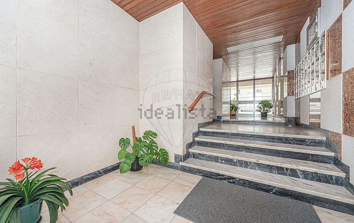 公寓 t3出售在Rua Júlio Dinis - 详情