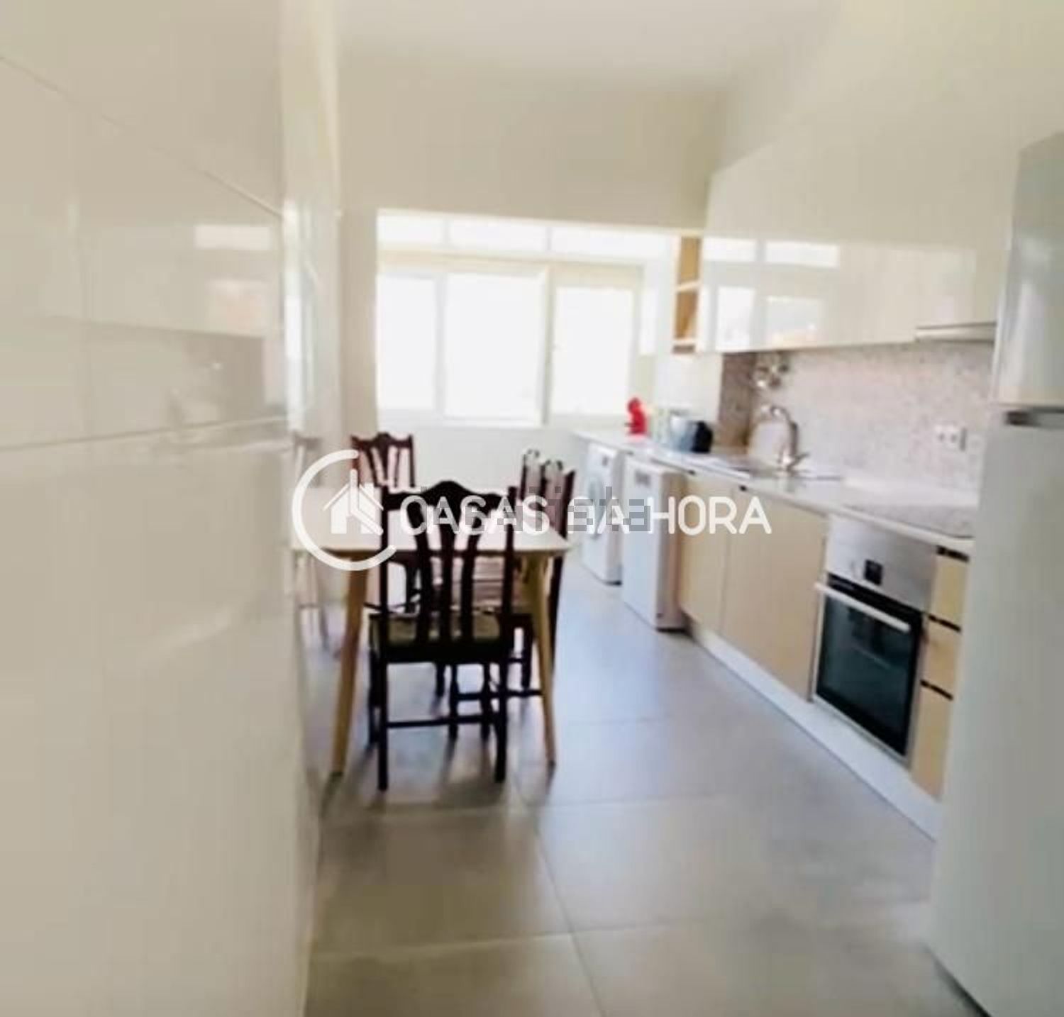 出租房间在Cova da Piedade - 客厅