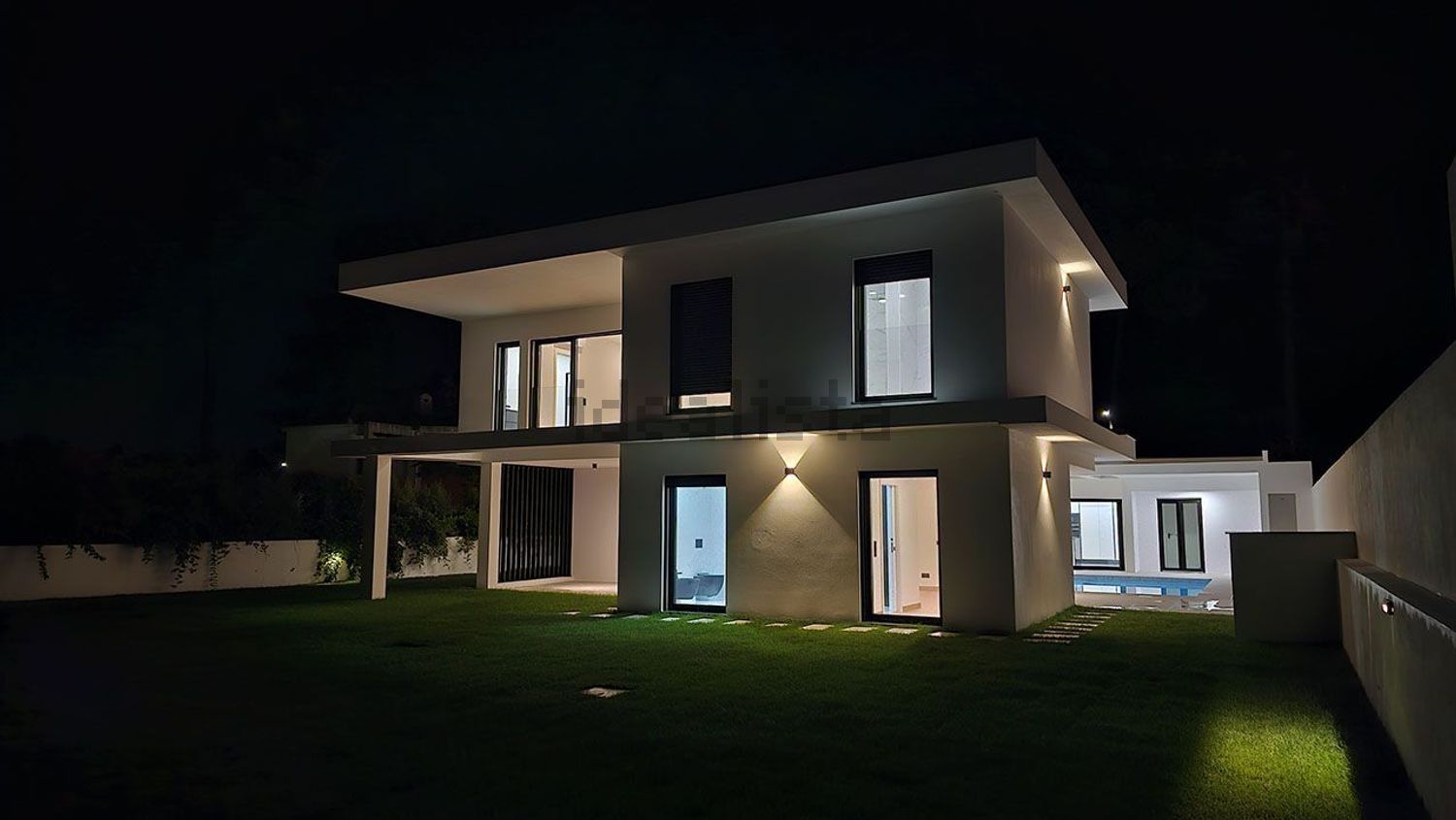 小楼房或独栋别墅出售在Avenida Pinhal do Arneiro - 外立面