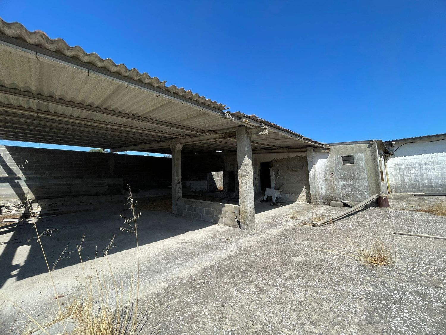 小楼房或独栋别墅出售在Palhais e Coina - 仓库