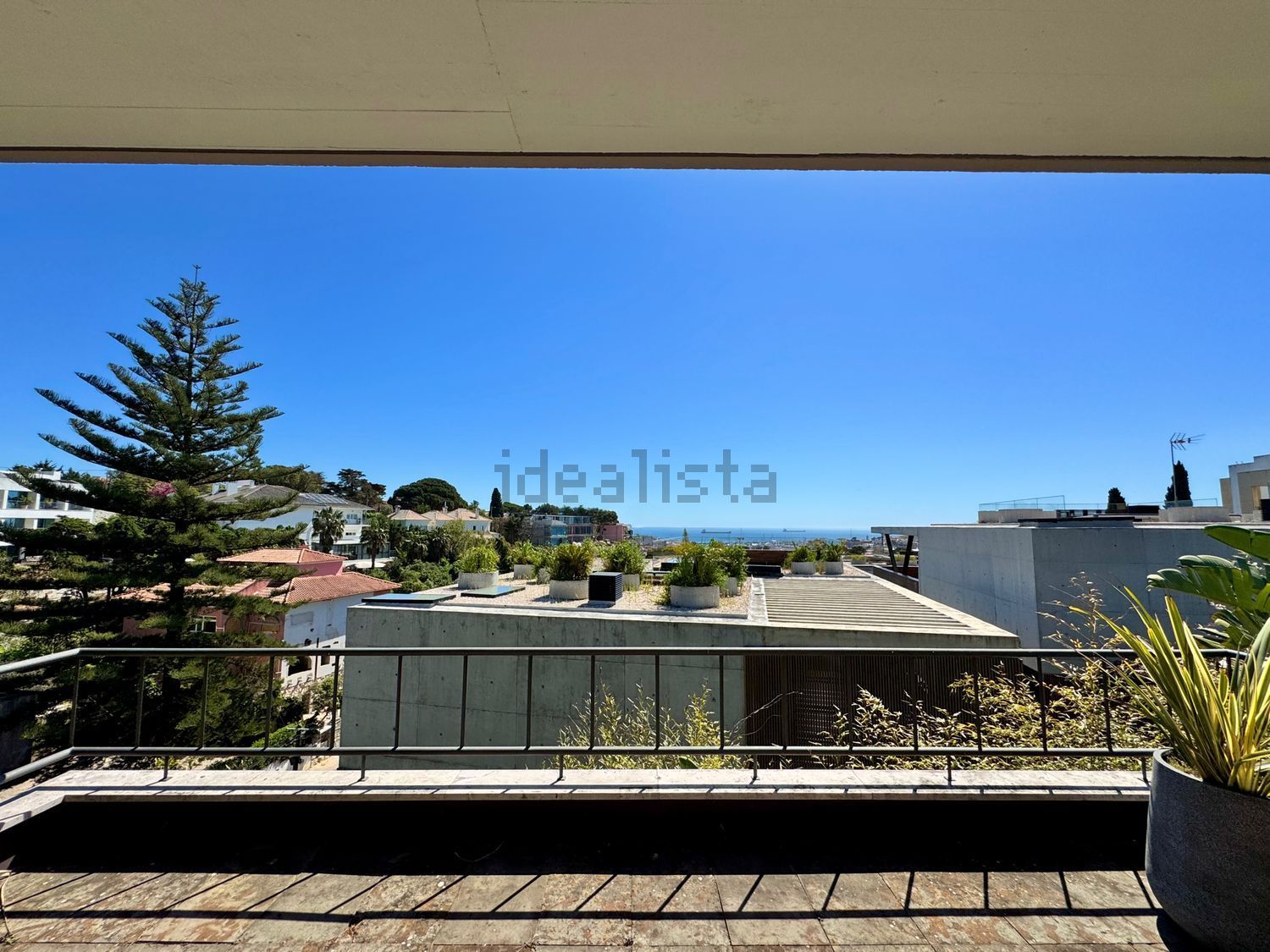 小楼房或独栋别墅出售在Avenida Marechal Carmona, 631 - 阳台