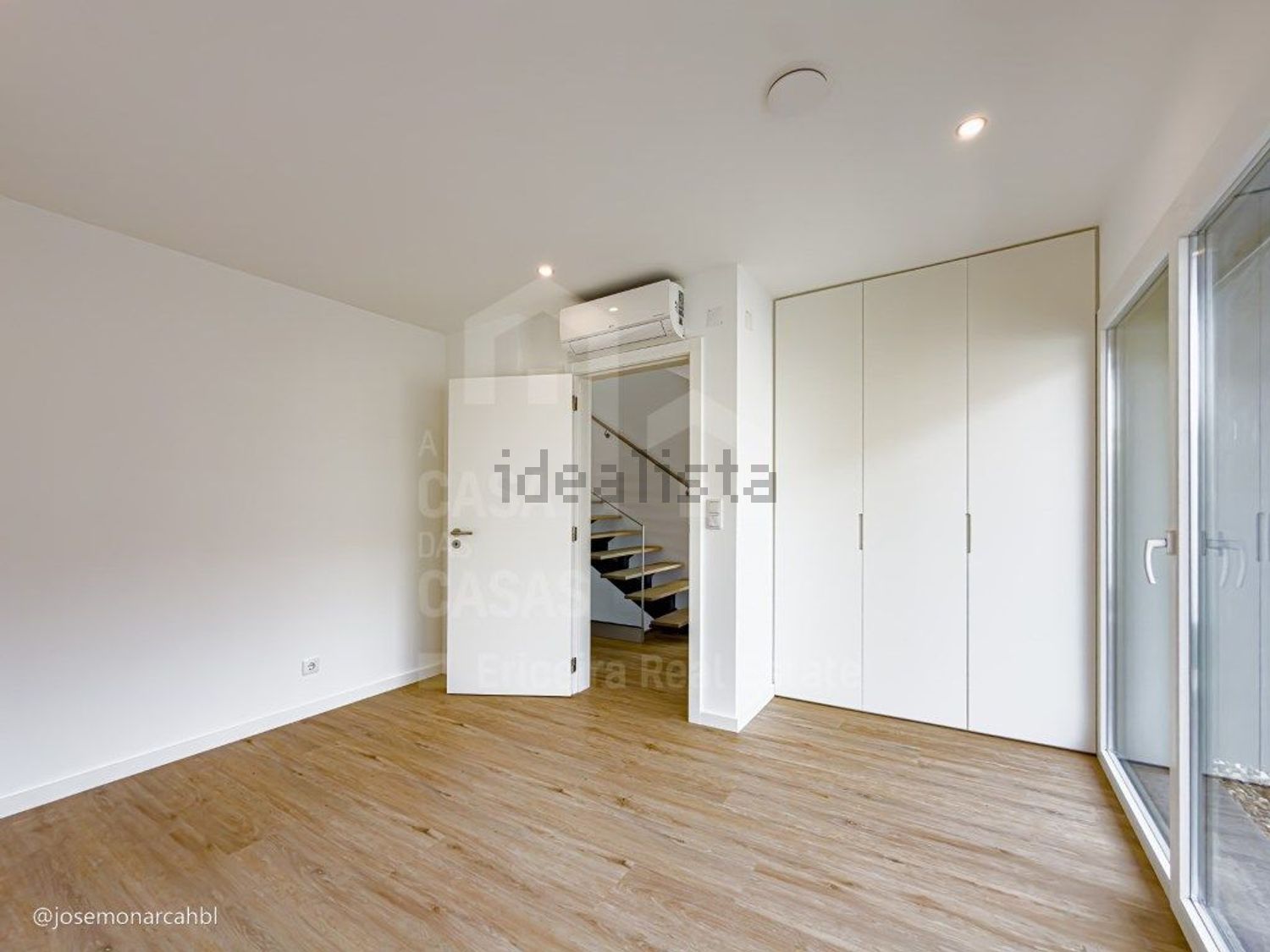 小楼房或独栋别墅出售在São Pedro da Cadeira - 居住