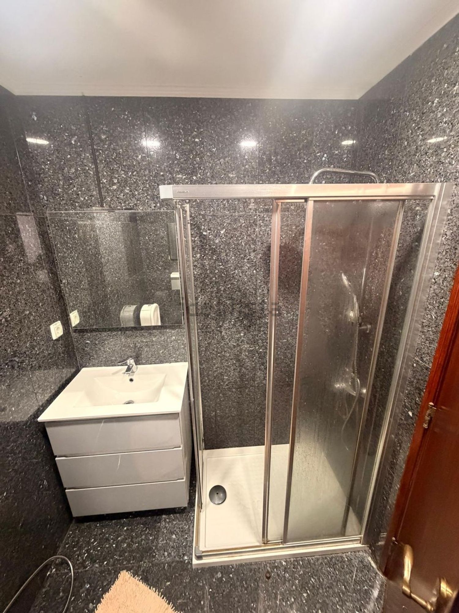 出租房间在Estrada Serra da Mira, 68 - 卫生间