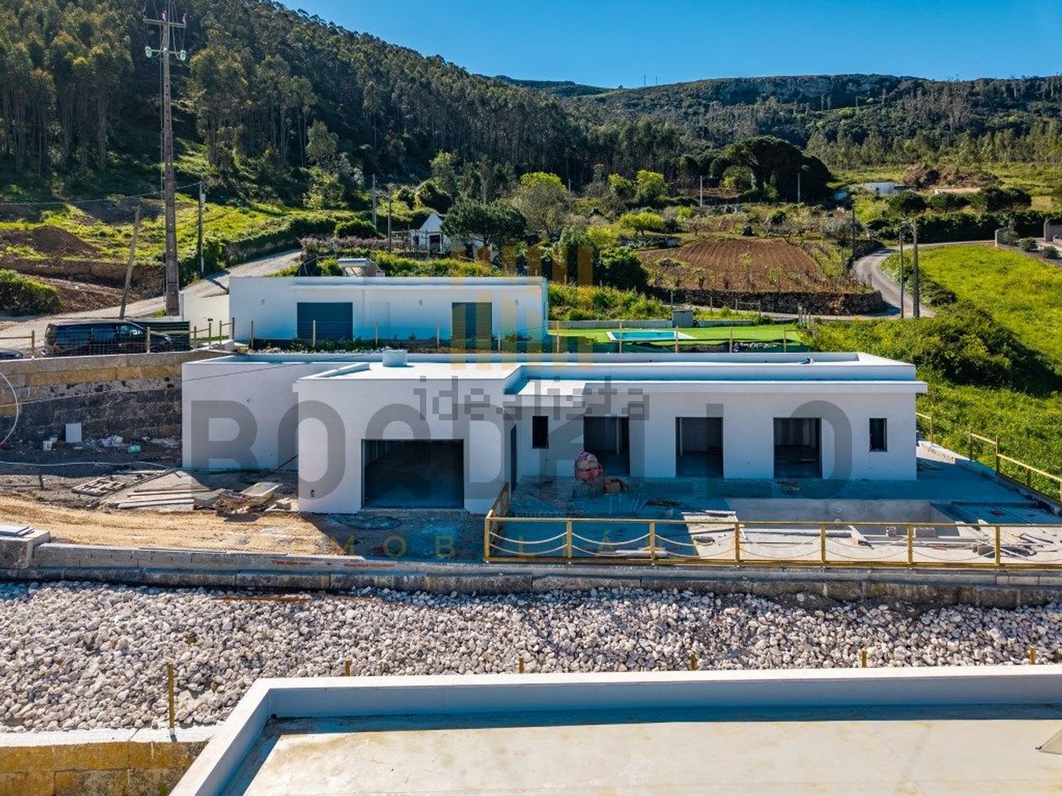 小楼房或独栋别墅出售在Rua do Serrado - 游泳池