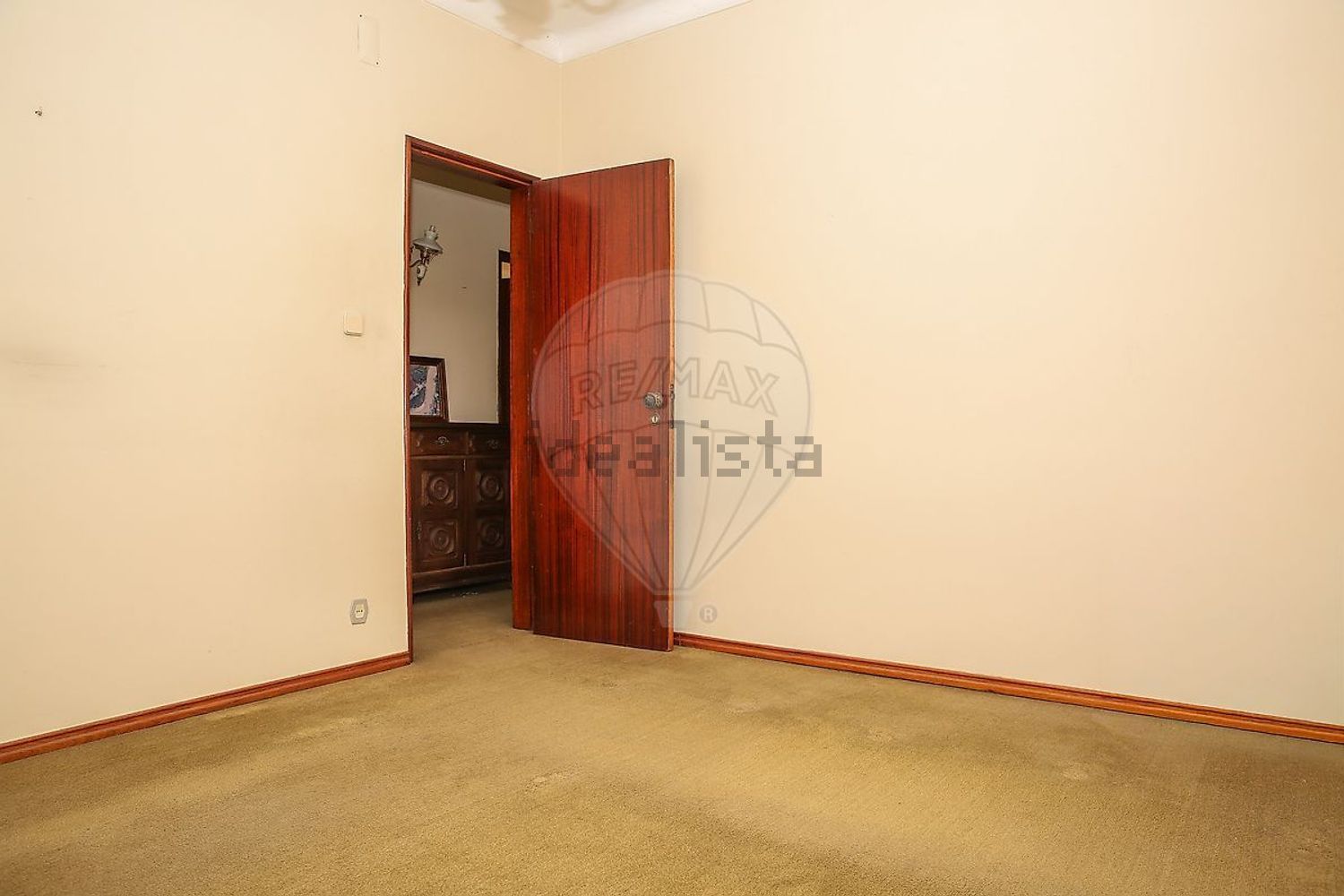 小楼房或独栋别墅出售在São Quintino - 居住