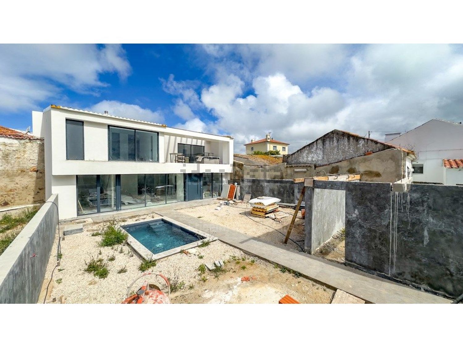 小楼房或独栋别墅出售在Santo Isidoro - 游泳池