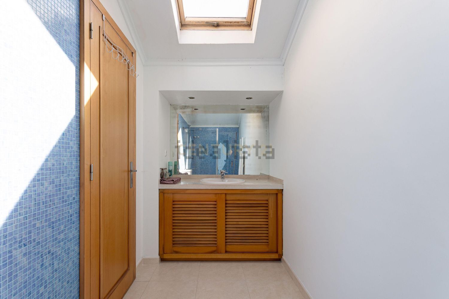 双拼别墅出售在Rua António Xavier Pereira Coutinho, 43 - 过道