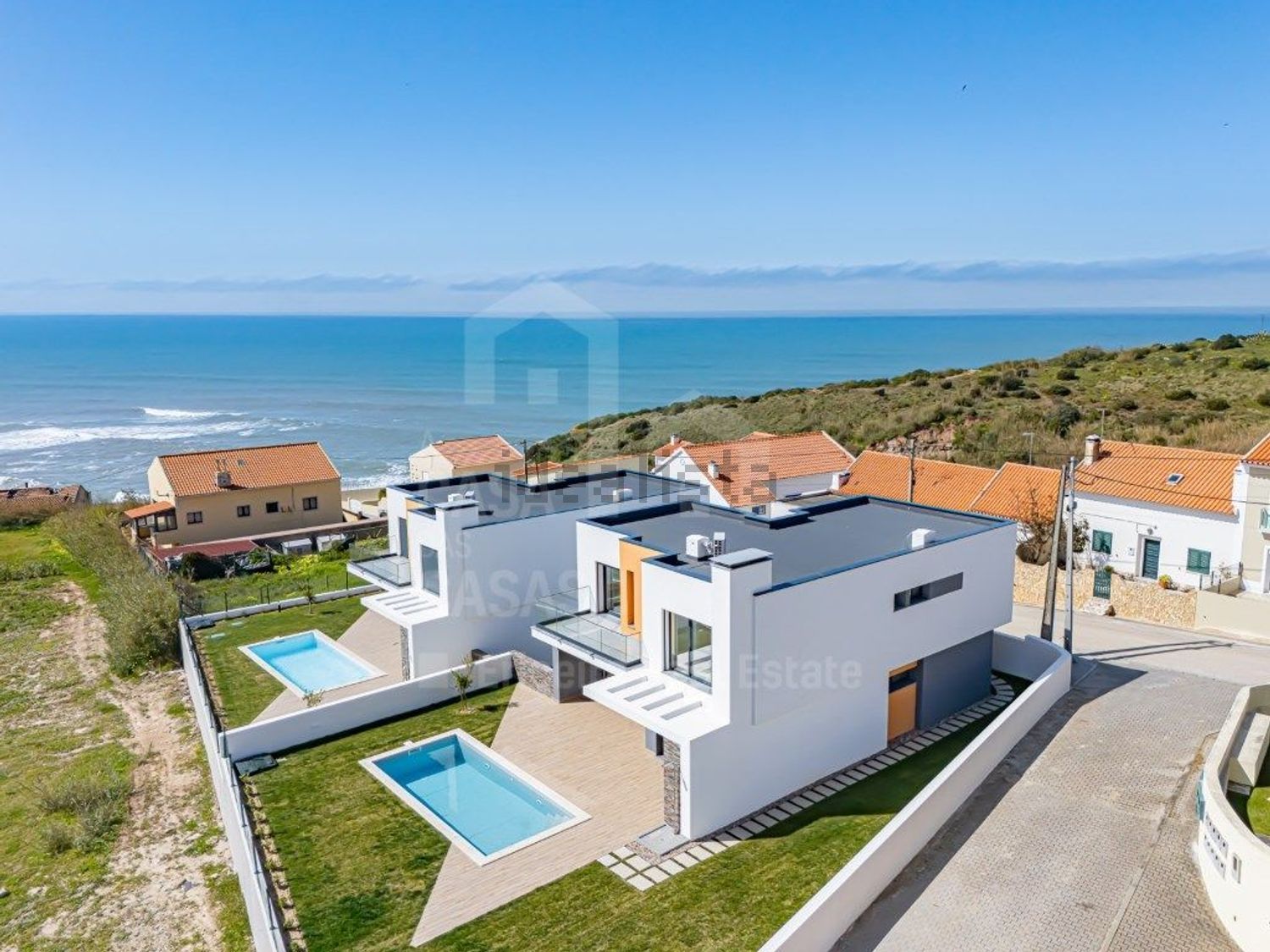 小楼房或独栋别墅出售在São Pedro da Cadeira - 游泳池