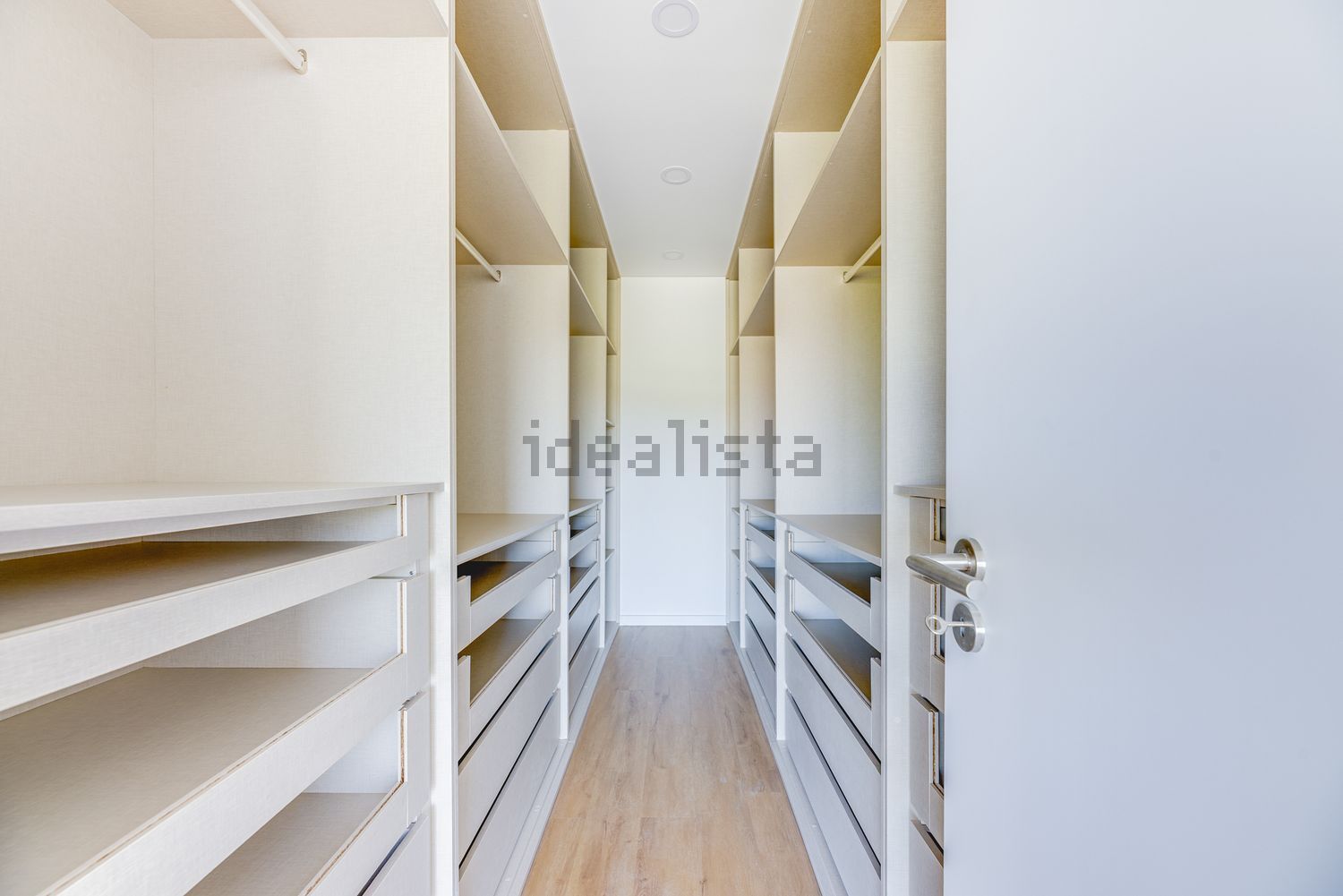 小楼房或独栋别墅出售在Santa Iria de Azoia - São João da Talha - Bobadela - 试衣间