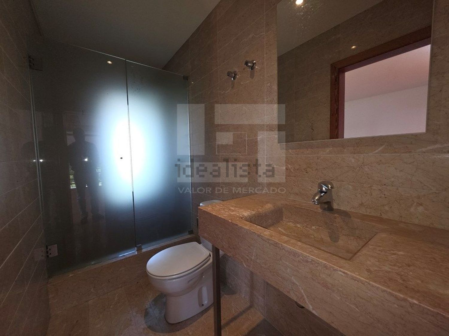 出租小楼房或独栋别墅在Rua Mato da Mina, 22 - 卫生间