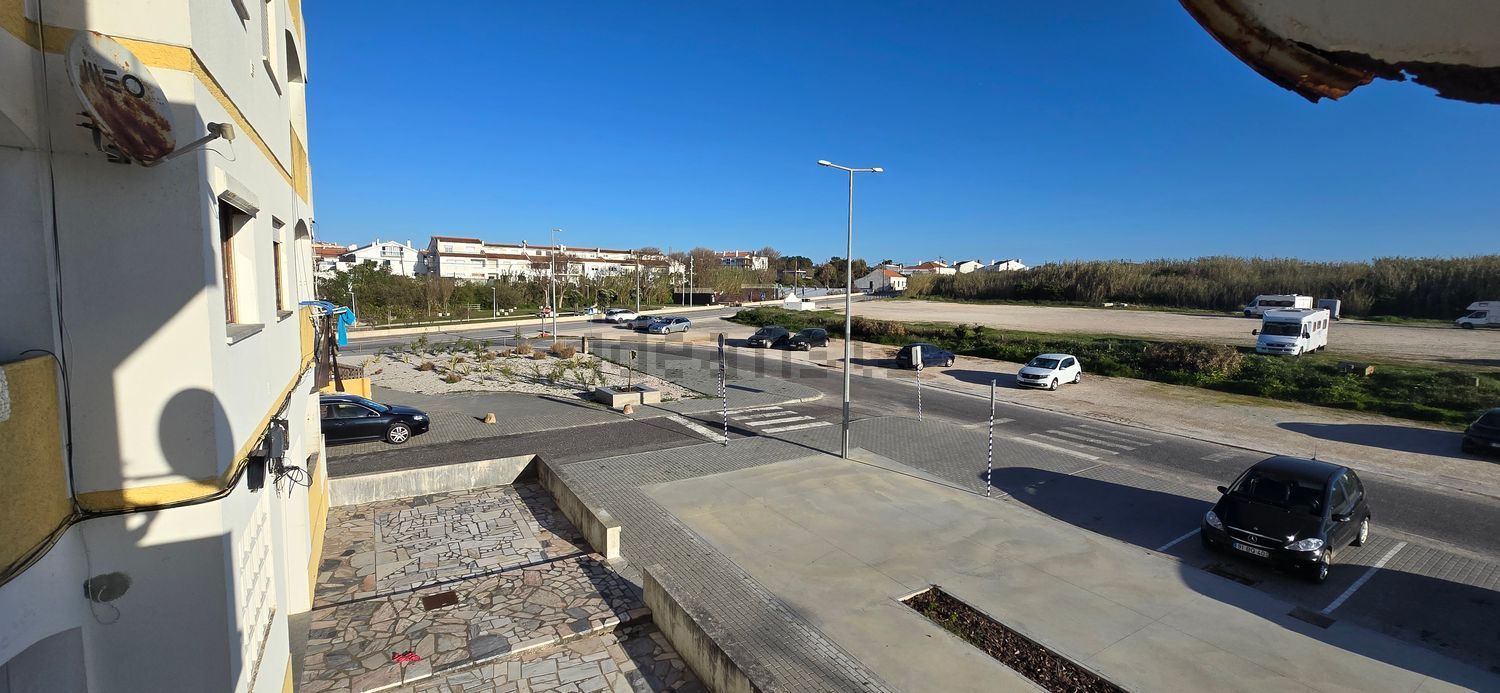 公寓 t2出售在Rua General Humberto Delgado, 6 - 露台