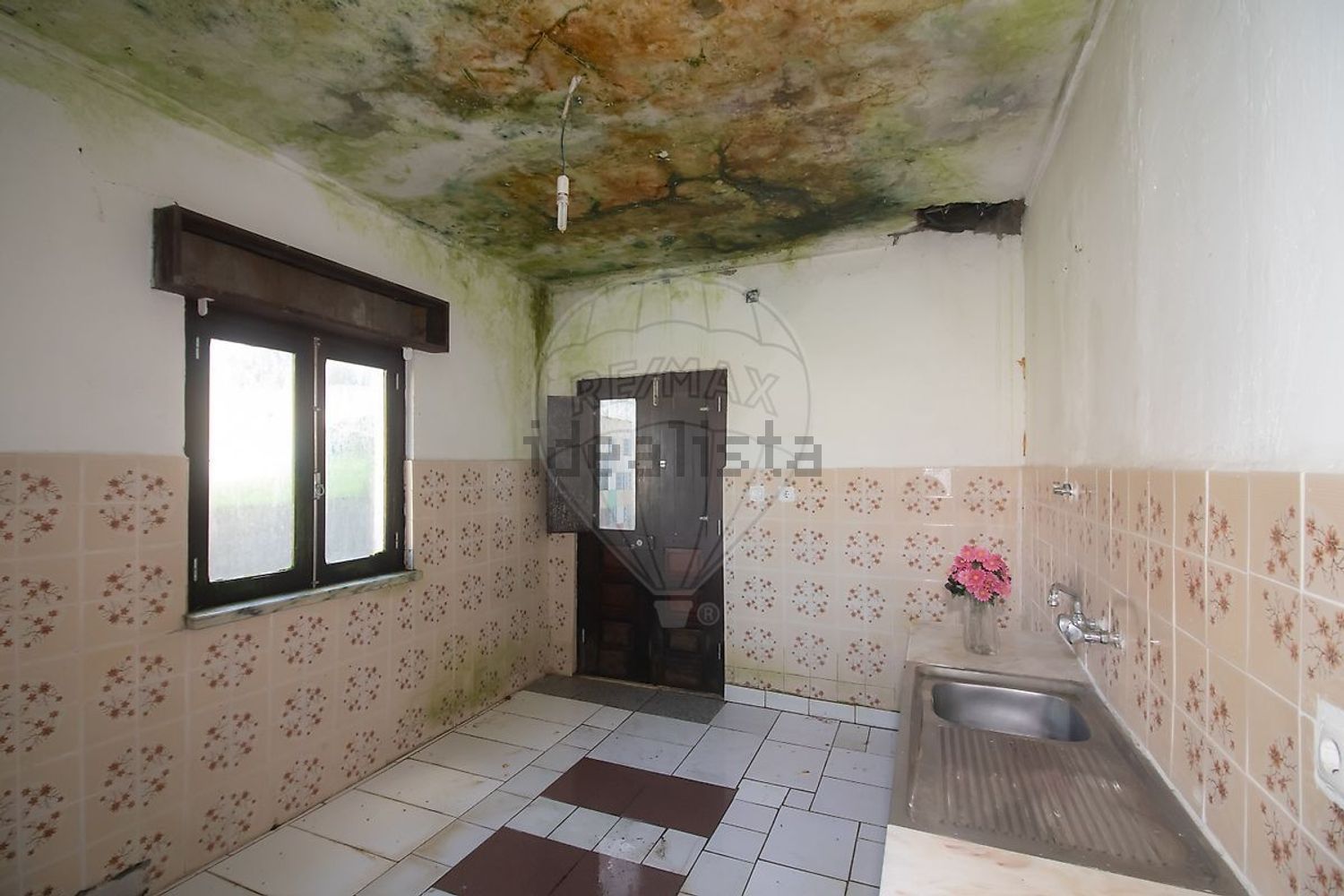 小楼房或独栋别墅出售在São Quintino - 卫生间