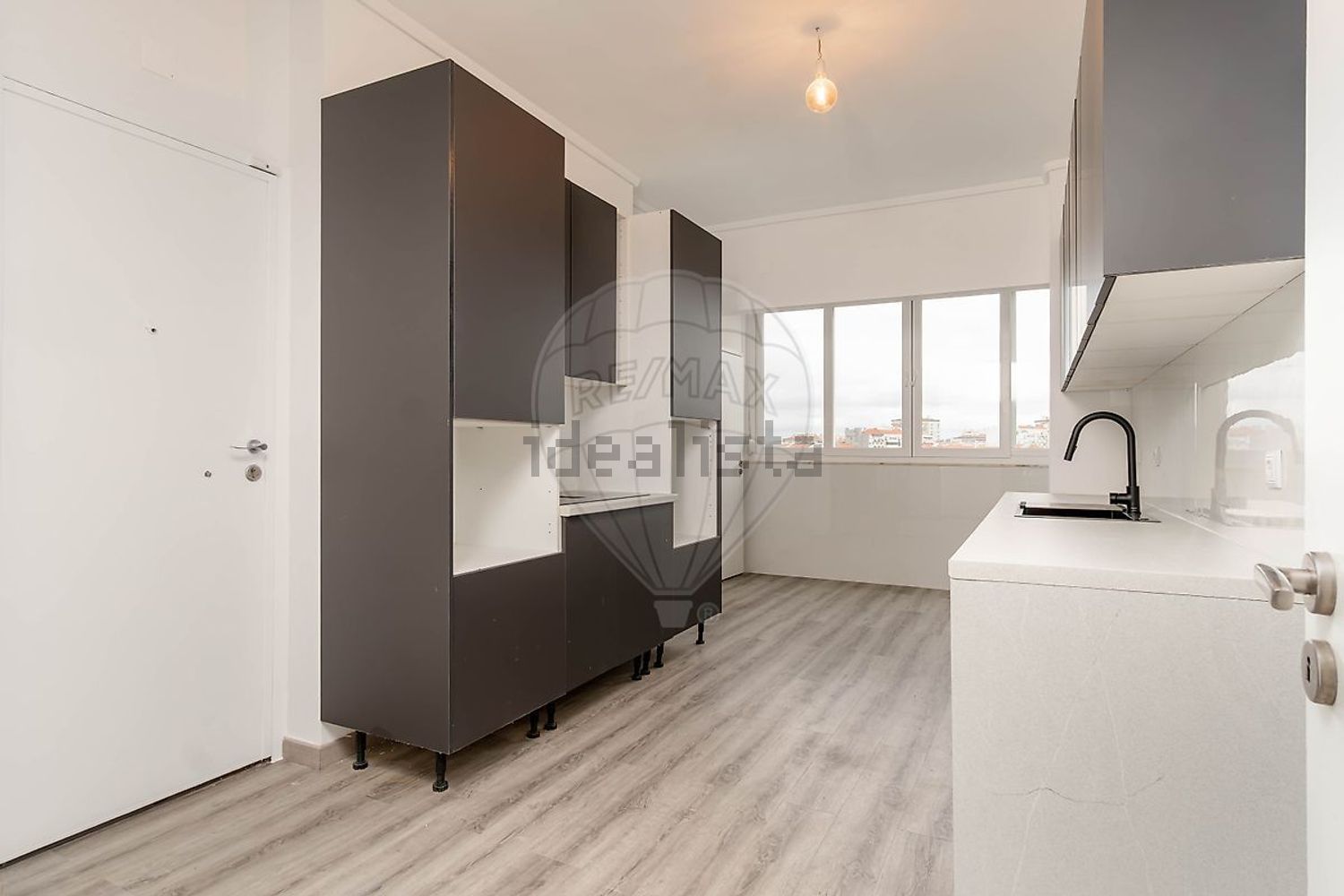 公寓 t3出售在Praça Rainha Santa - 照片