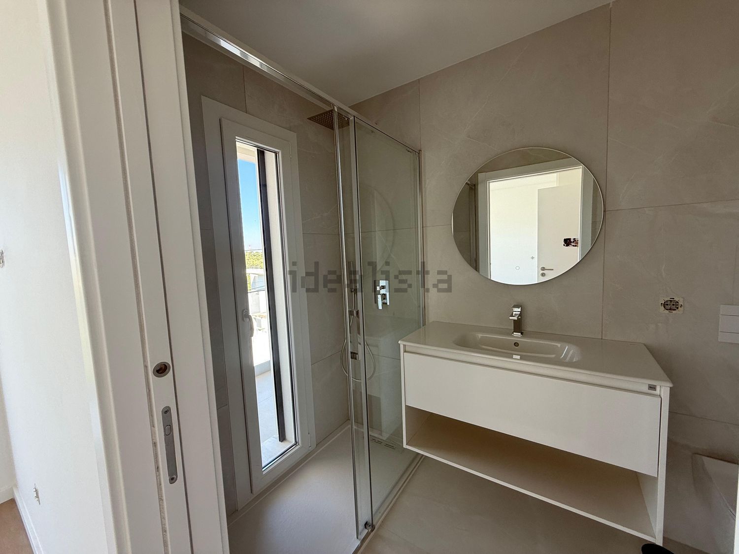 双拼别墅出售在Avenida Raul Brandão, 8 - 卫生间