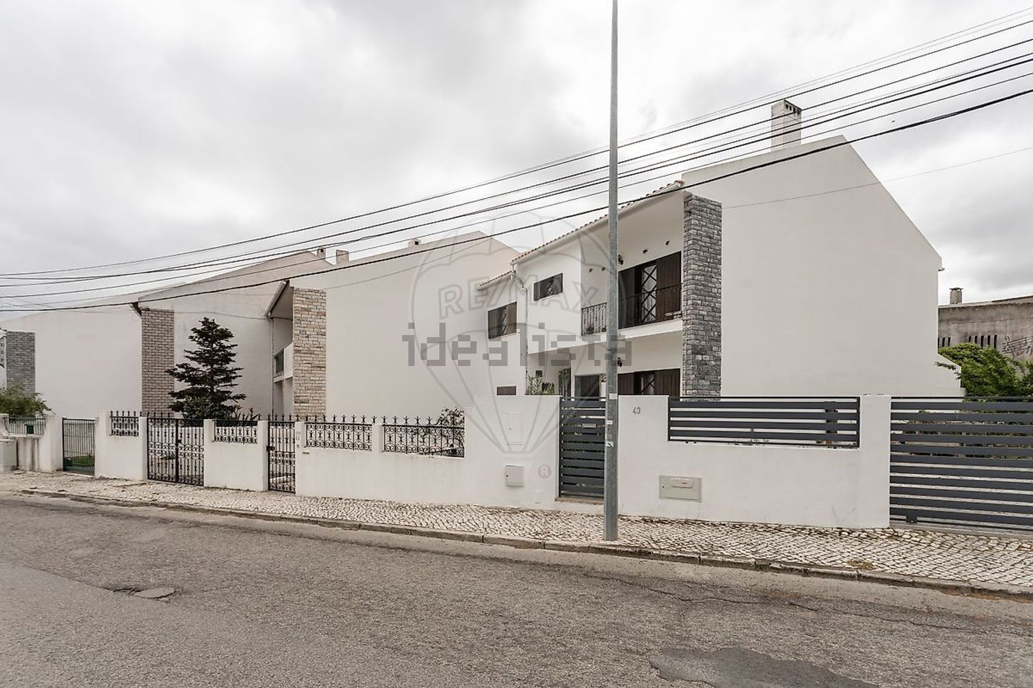 小楼房或独栋别墅出售在Rua José Fontana - 外立面