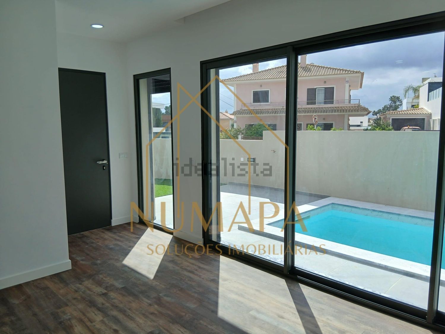 小楼房或独栋别墅出售在Rua Mário Sá - 居住