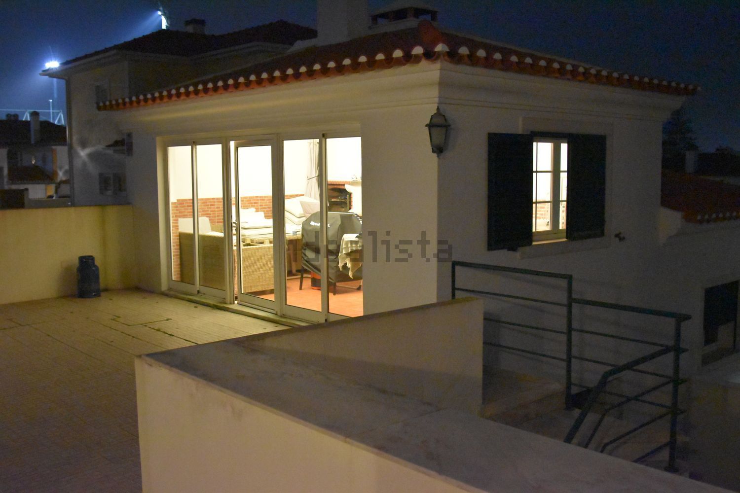 出租小楼房或独栋别墅在Rua António Augusto Pereira de Almeida, 29 - 阳台