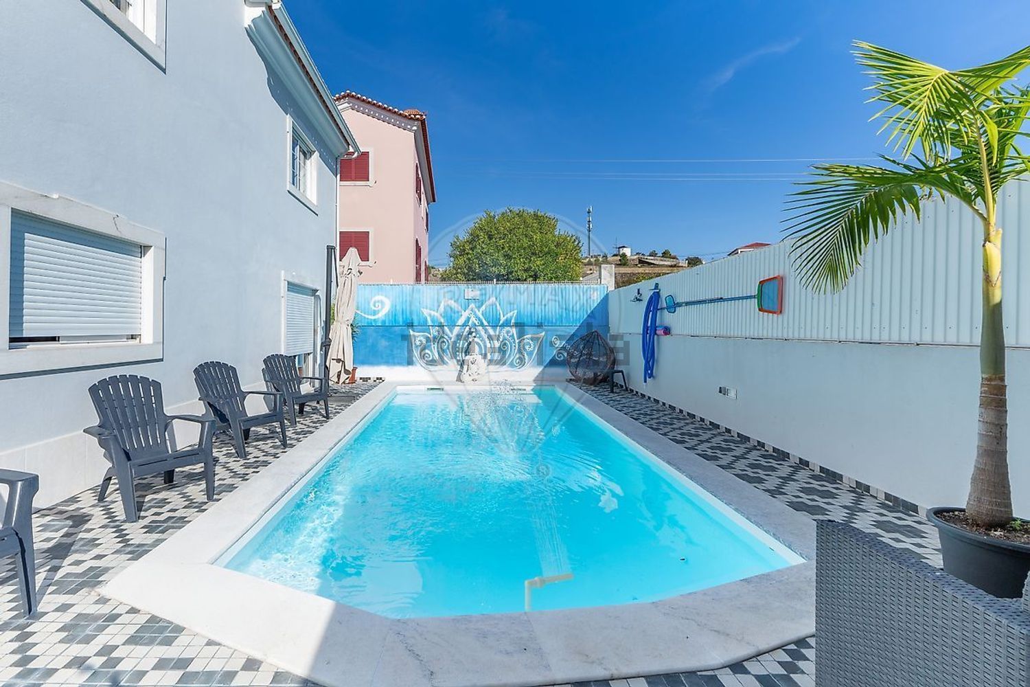 小楼房或独栋别墅出售在Rua do Campo da Bola - 游泳池