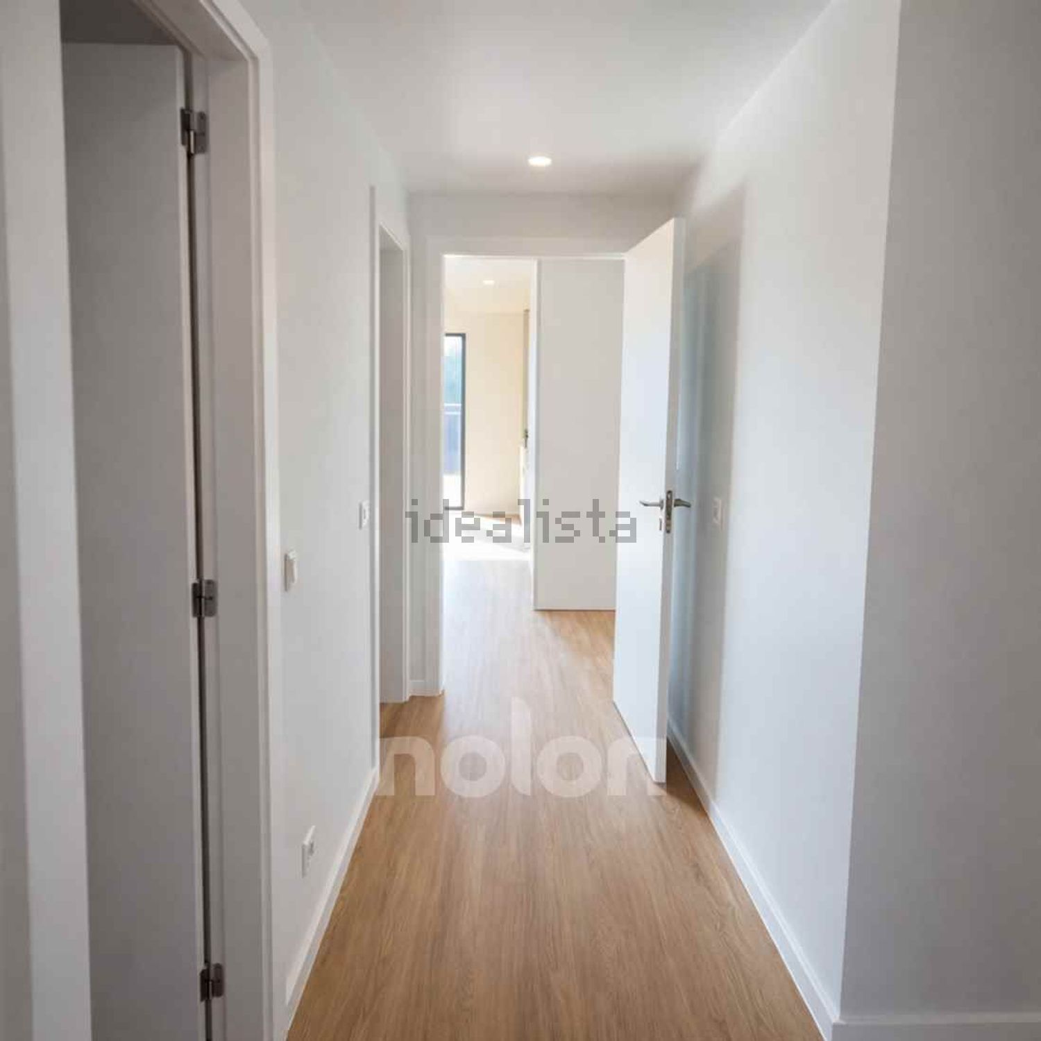 公寓 t4出售在Rua Mário Eloy Pereira, 2 Bloco F2 - 过道