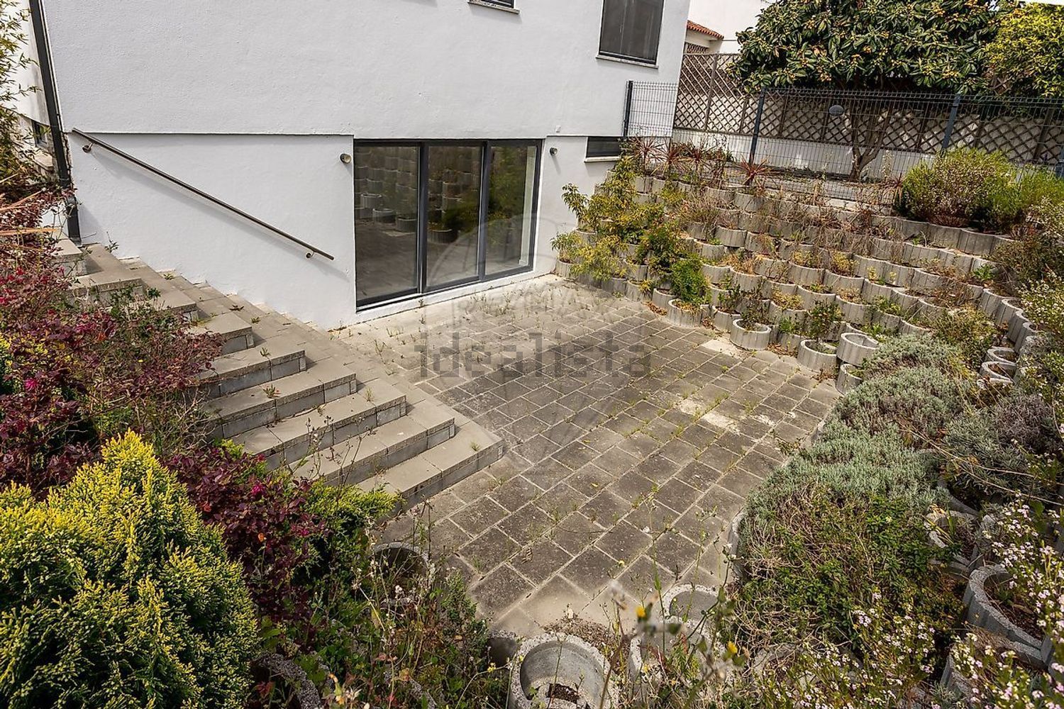 小楼房或独栋别墅出售在Rua Central - 外立面