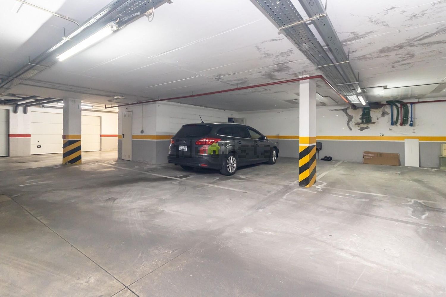 复式公寓出售在Rua Alves Roçadas - 停车位