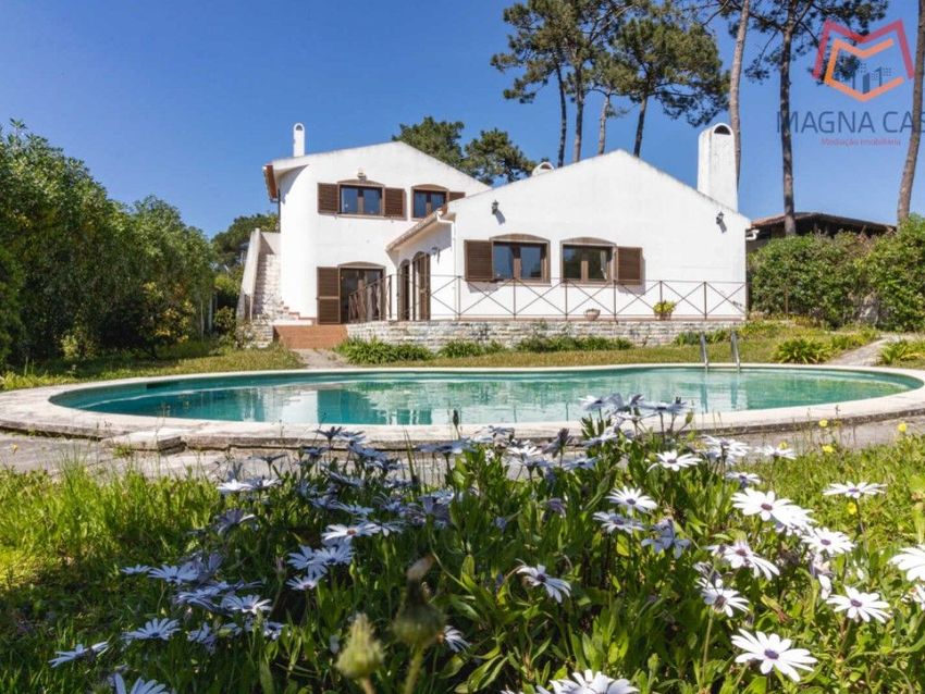 小楼房或独栋别墅出售在Rua dos Trovadores do Século XII