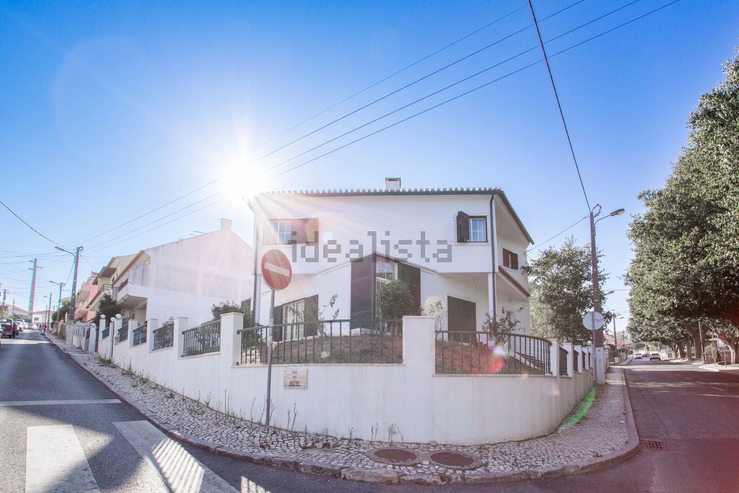 小楼房或独栋别墅出售在Rua do Alecrim - 外立面