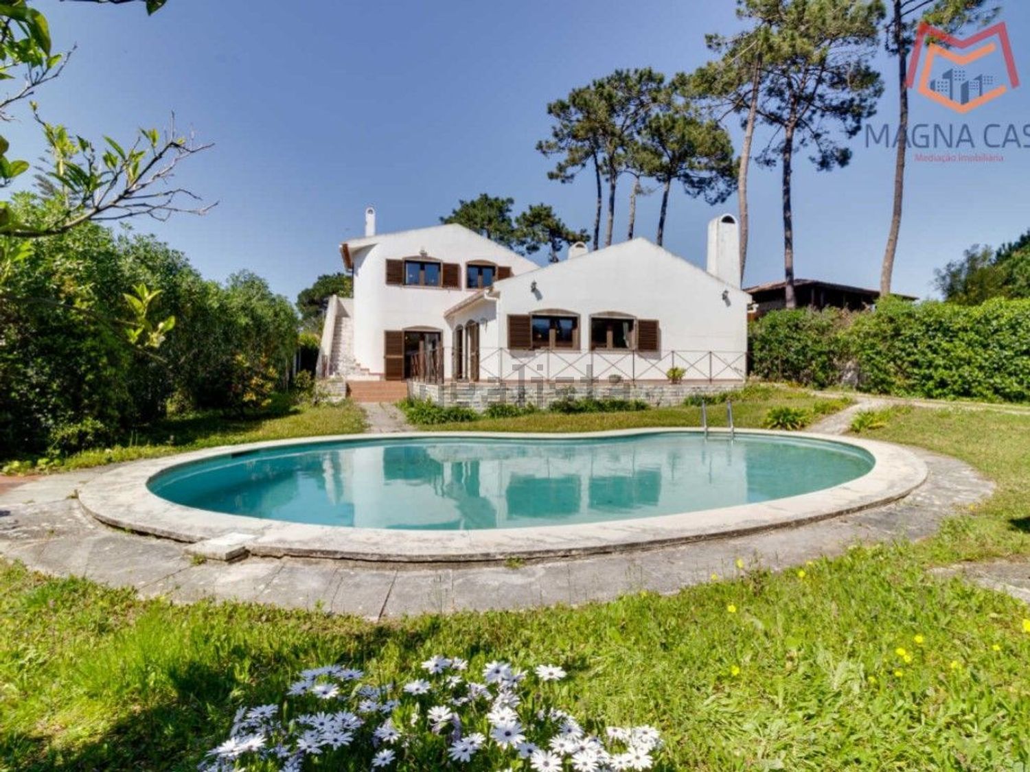 小楼房或独栋别墅出售在Rua dos Trovadores do Século XII - 游泳池