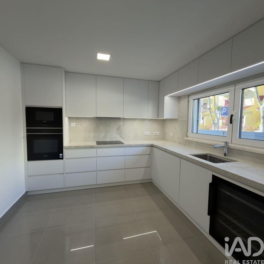 小楼房或独栋别墅出售在São Pedro do Estoril