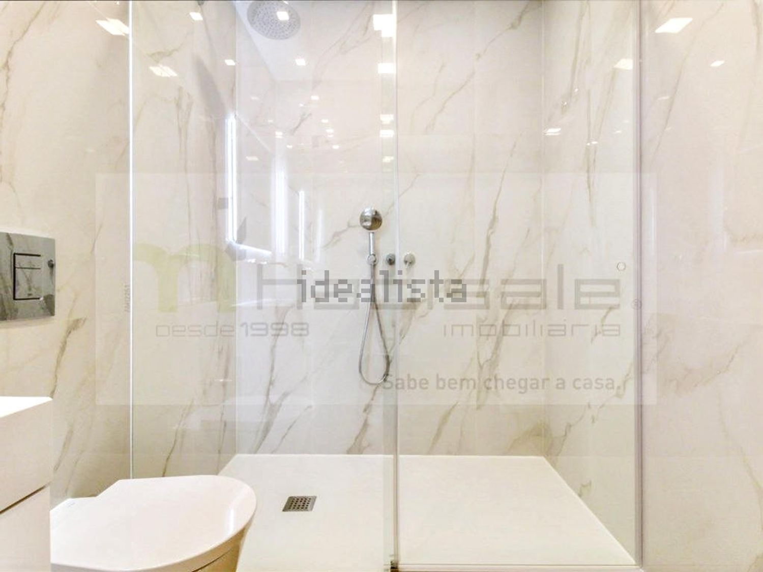 小楼房或独栋别墅出售在Rua Vieira da Silva - 卫生间