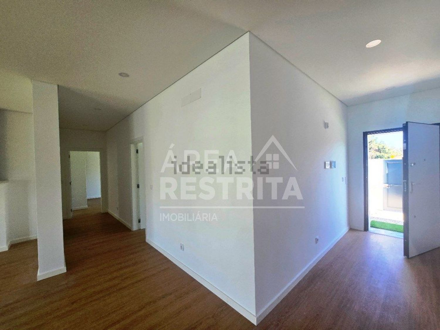 小楼房或独栋别墅出售在Rua dos Vitoriosos - 前厅