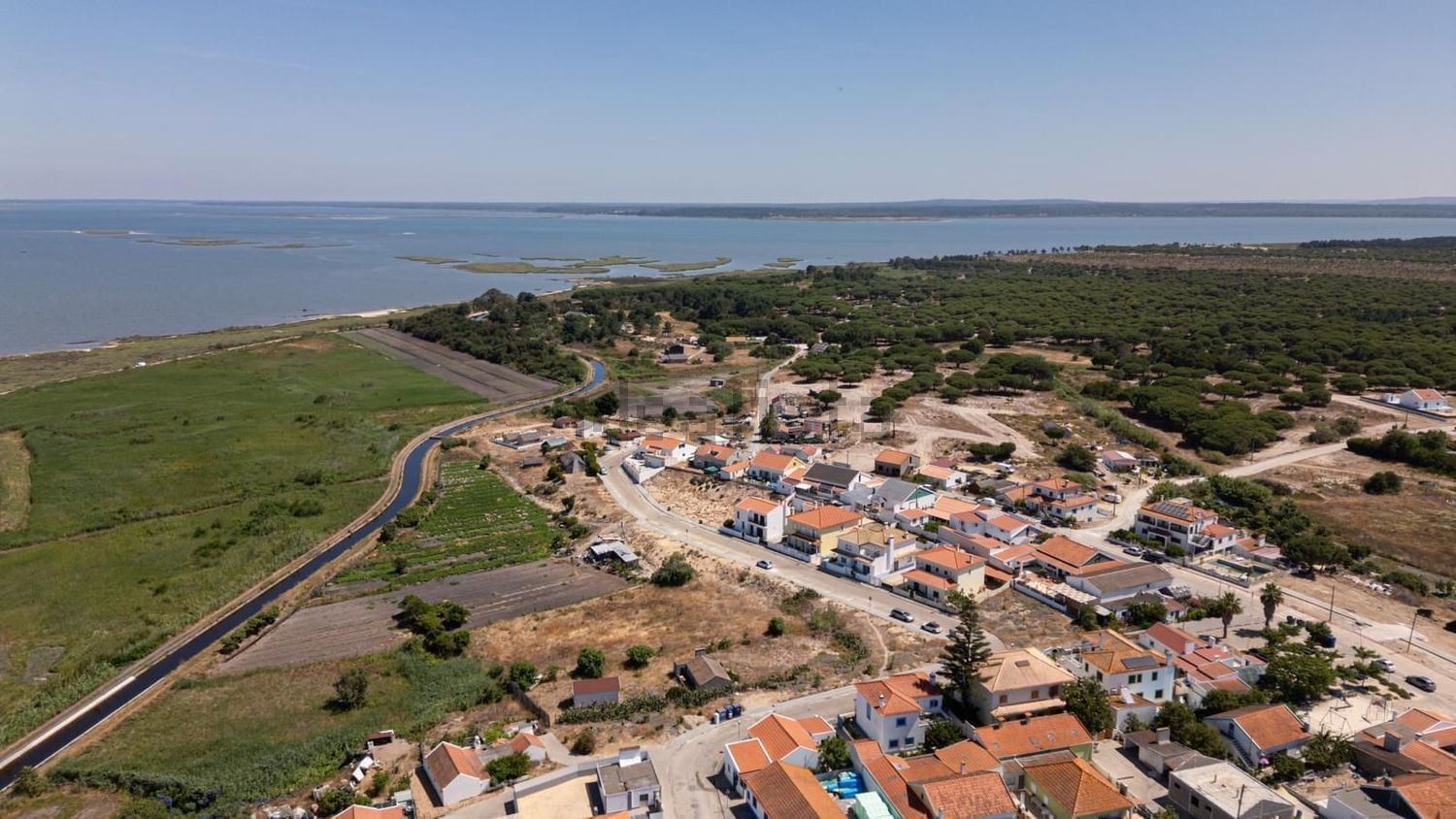 小楼房或独栋别墅出售在Estrada Sem Nome - 视线