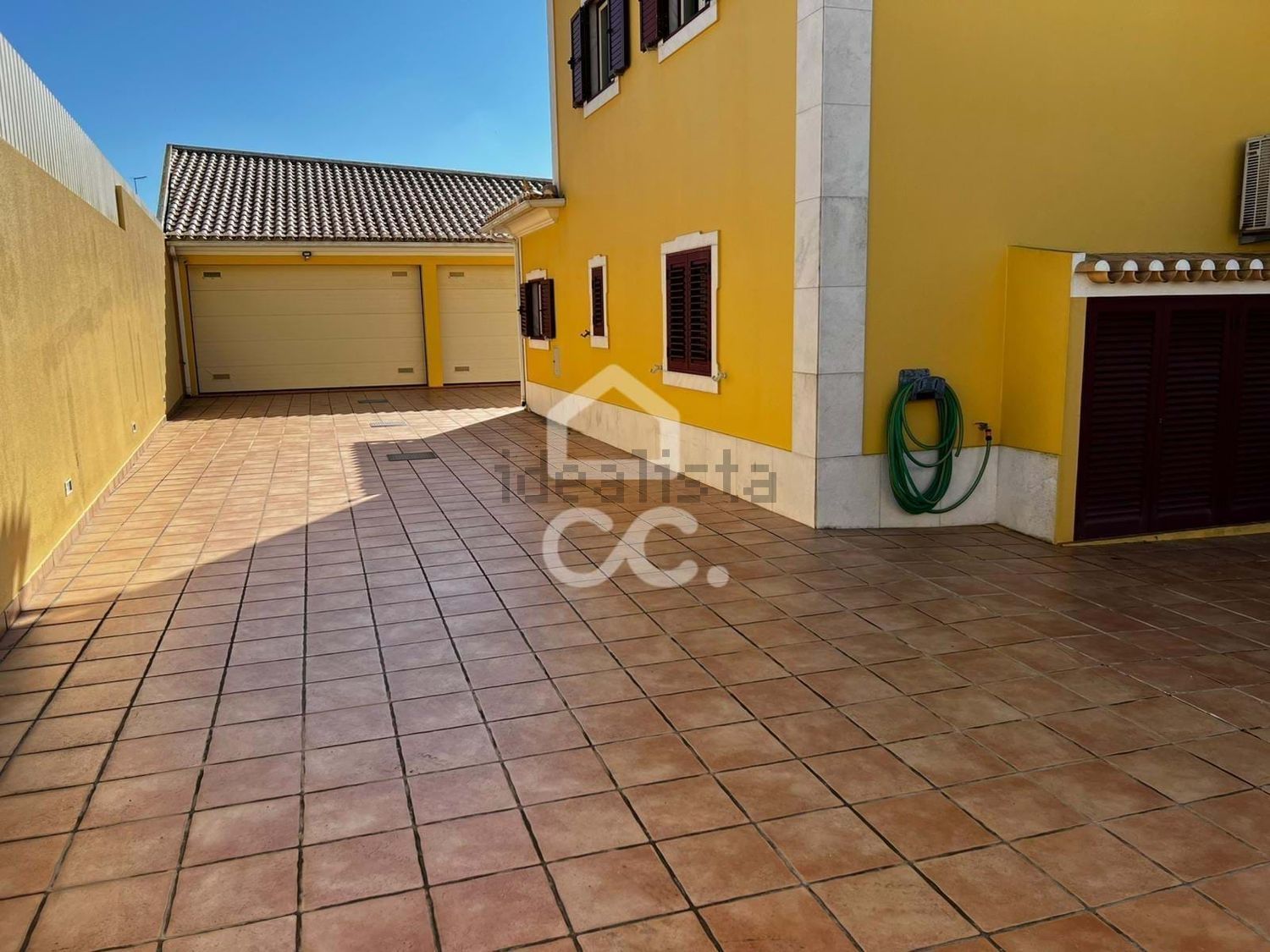 小楼房或独栋别墅出售在Milharado - 停车位