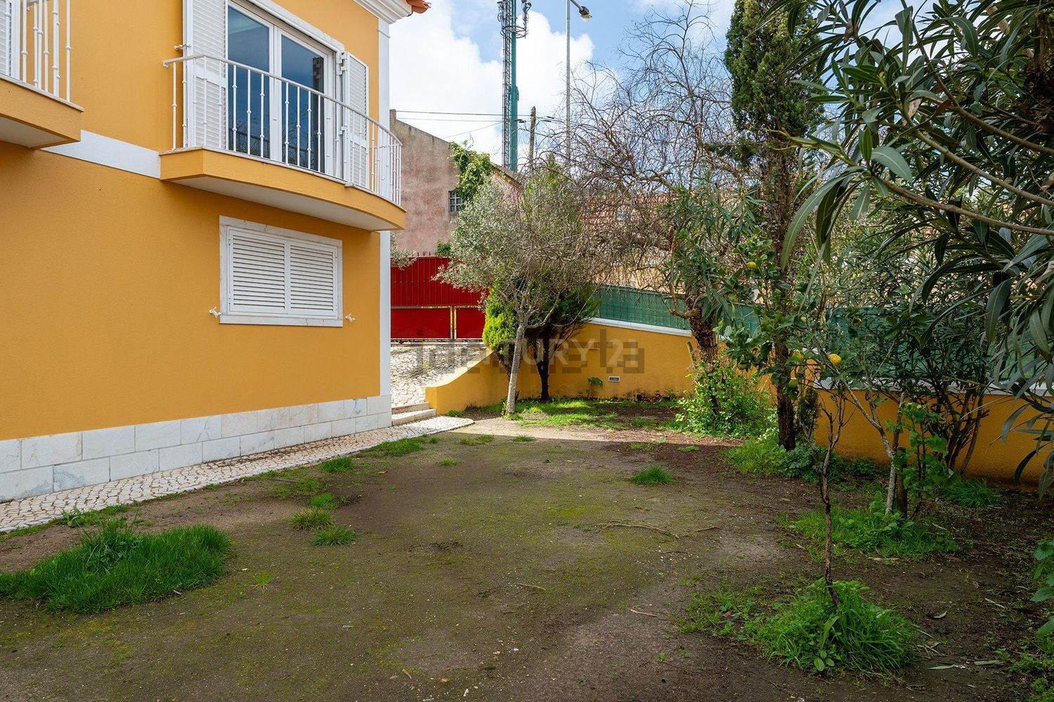 小楼房或独栋别墅出售在Rua Engenheiro José Caetano Salema Garção, 29 - 外立面